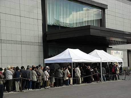 平成館の入口の様子は…